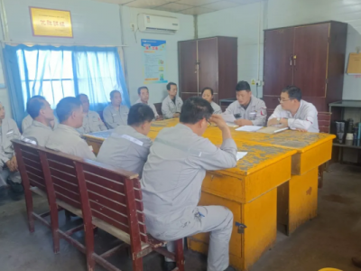 鋁鎂合金分公司凈化供料車(chē)間召開(kāi)安全環(huán)保培訓(xùn)會(huì)議